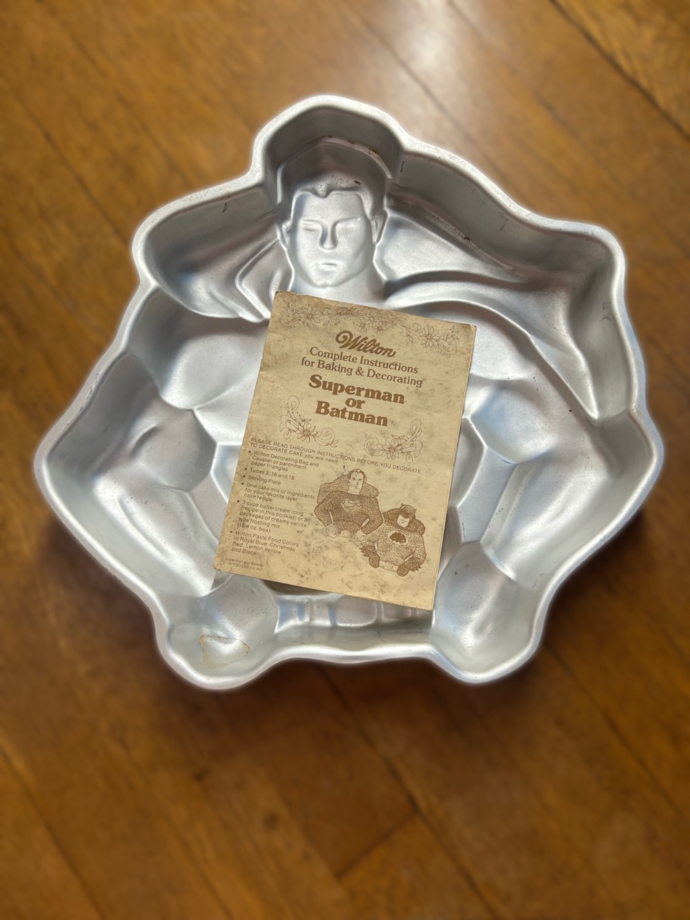 Vintage Wilton Superman / Batman Character Cake Pan